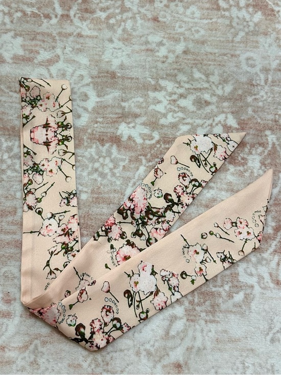 Accessories - NEW 🌸 Satin Floral Twilly Scarf Tie